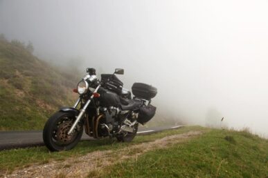 Brouillard dans la montée vers le col du Soulor, Pyrénées - août 2017