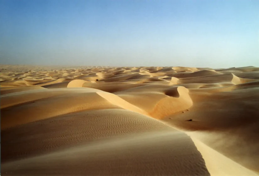 En fin de journée, le vent de sable s'apaise